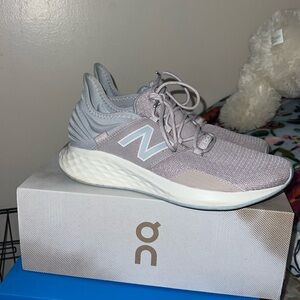 Women’s new balance tennis shoes size 11